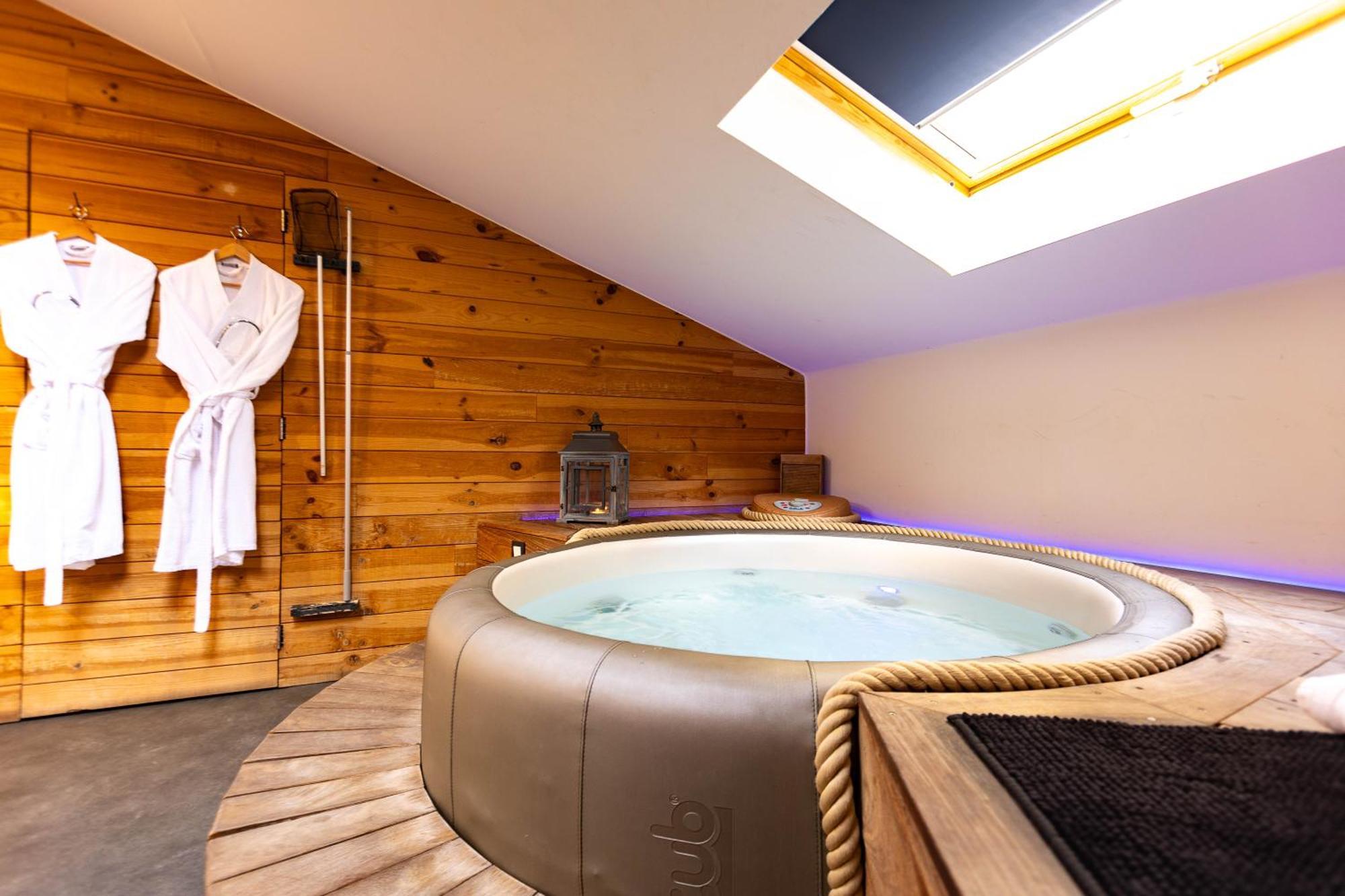 Le Lov'T - Suite Avec Jacuzzi Spontin Exteriör bild
